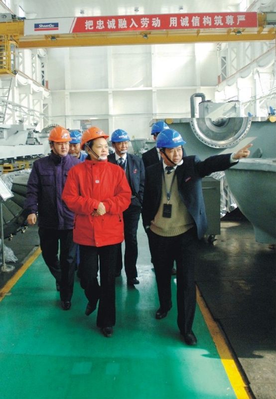 2007年国家发改委工业司副司长黄鹂来欧博allbet视察