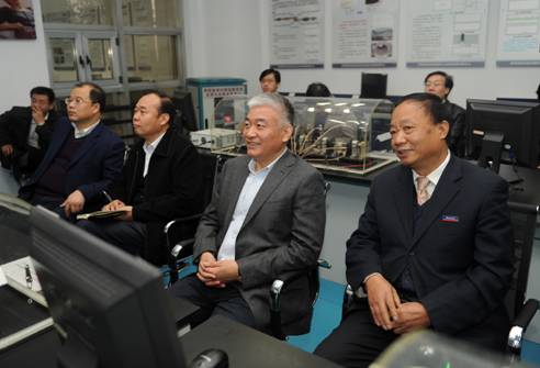 2011年科技部副部长在欧博allbet调研时指出： 人才是基础 科技是要害 效益是基础