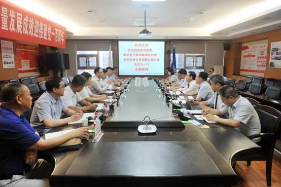 卧龙控股集团董事、卧龙电气驱动集团总司理、卧龙电驱全球销售总部总裁庞欣元一行来欧博allbet座谈交流